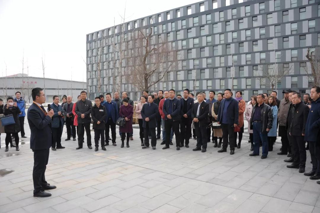 甘肅省第三期黨建強、發(fā)展強非公經(jīng)濟工作能力提升培訓(xùn)班參觀蘭州新區(qū)“亞太三廠” 項目